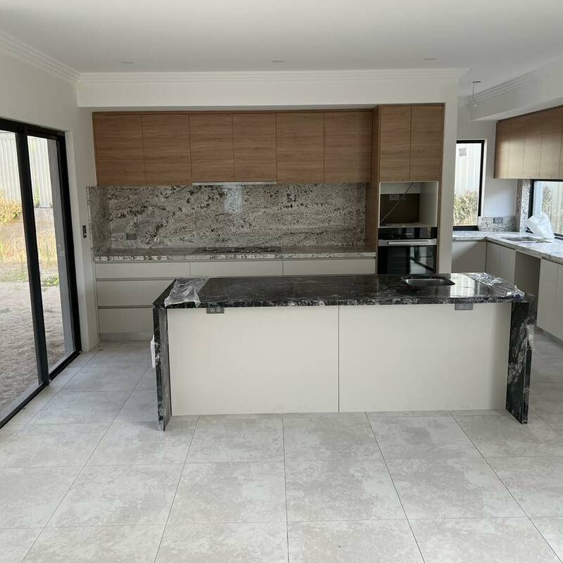 40MM ISLAND - COSMIC BLACK GRANITE BLOCK#146 & 40MM BACK BENCH + SPLASHBACKS - BIANCO CAVALIERE BLOCK#94